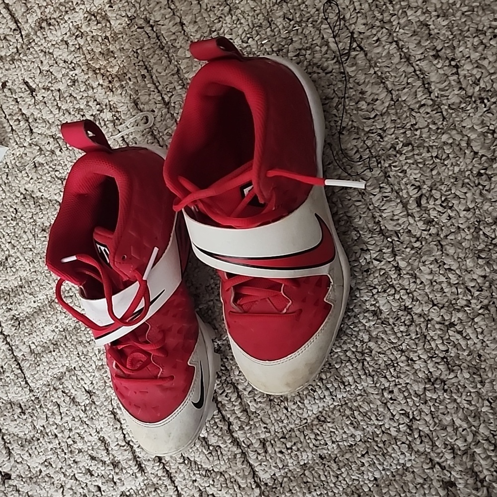 Nike Boys cleats 5y